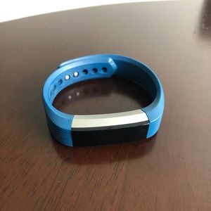 Navy Fitbit Alta With Chargers